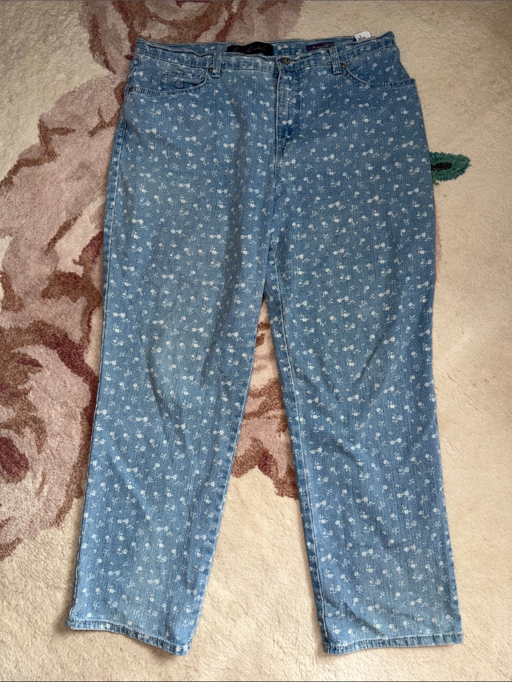 Gloria Vanderbilt Amanda Light Blue Denim Jeans with Floral Print - Picture 1 of 7